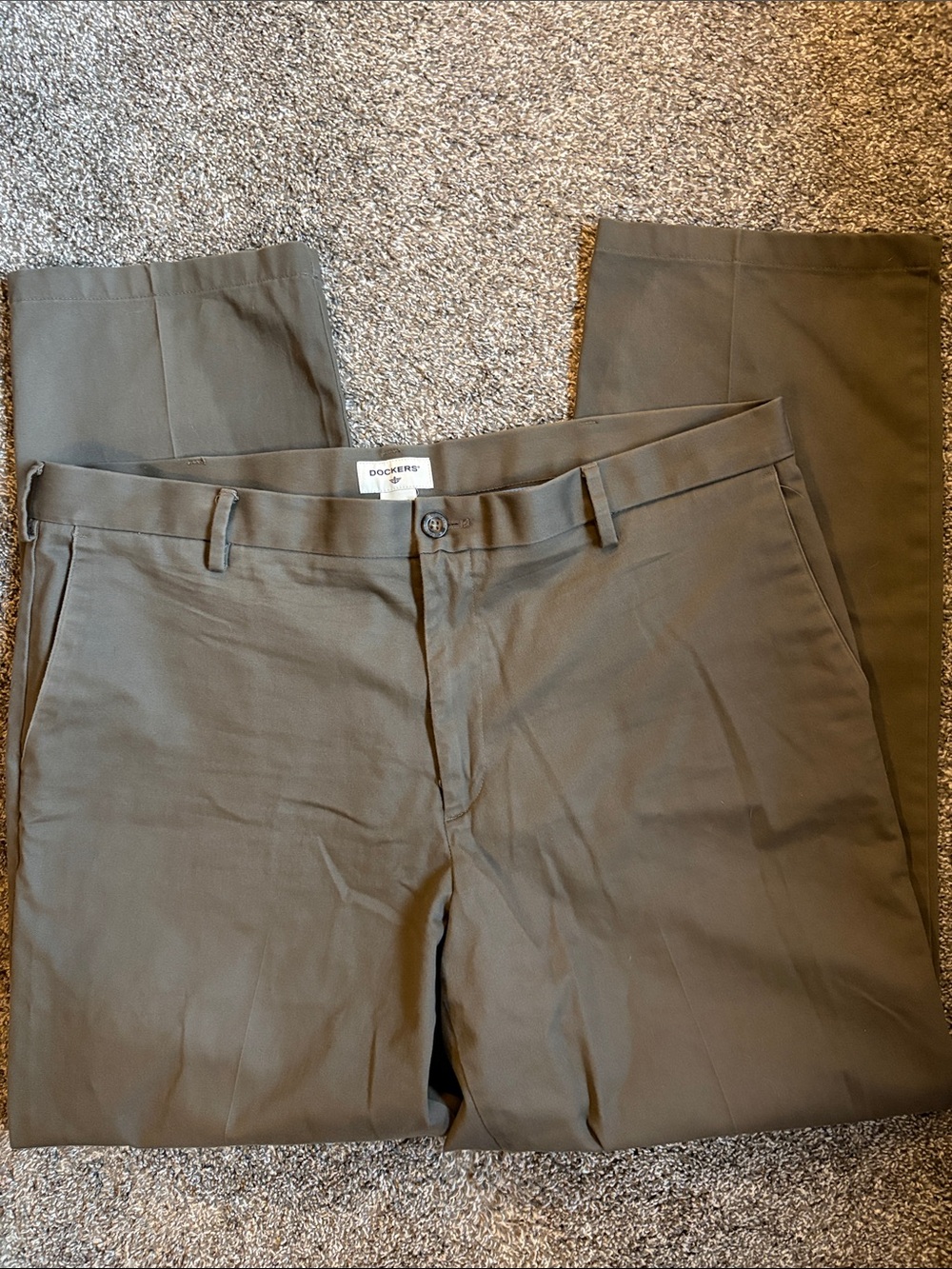 Dockers Olive Green men’s Straight Chinos 40 x 32 washed but not worn